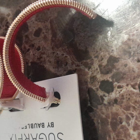 Elegant Pink and Gold Hoop Earrings - Picture 4 of 5